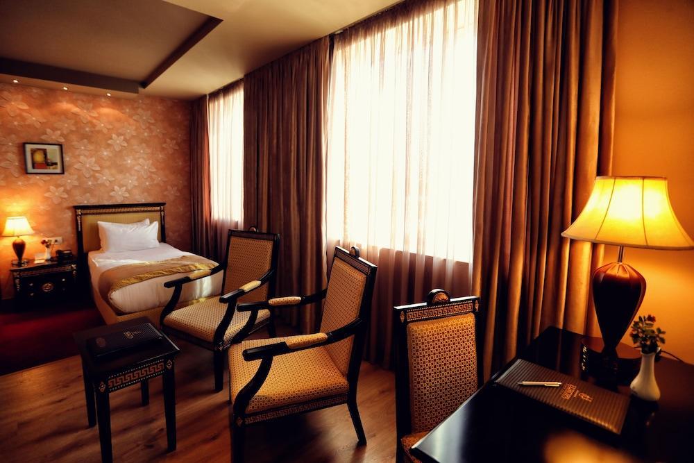 Grand Europa Hotel 5*